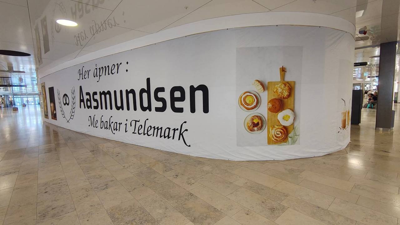 Stor veggdekor for Aasmundsen bakeri